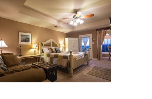 Canyon Lake Cama Y Desayuno | Equinox Inn at Canyon Lake