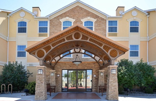 Northeast Heights Condominio | Equipped King Suite | Free Daily Breakfast, Pool