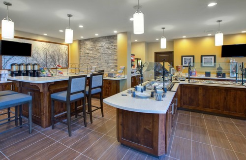 Benton Harbor Condominio | Equipped Studio | Free Daily Breakfast, Indoor Pool + Fitness Center