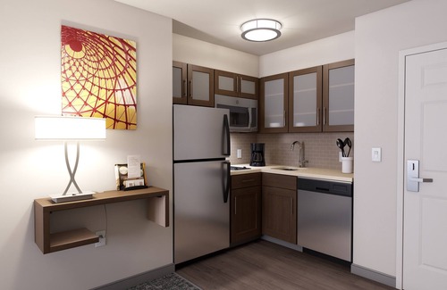 Shelby Township Apartamento | Equipped Suite | Free Breakfast, 24h Business Center + Seasonal Pool