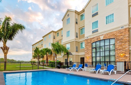 Brownsville Condominio | Suite Equipada | Desayuno diario gratuito, piscina + centro de negocios