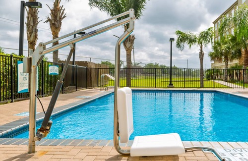 Brownsville Condominio | Suite Equipada | Desayuno diario gratuito, piscina + centro de negocios