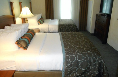 Eden Condominio | Suite equipada cerca del aeropuerto de Savannah | Acceso a la piscina estacional