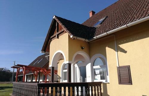 Csode Apartamento | Erdőgyöngye Vendégház CSÖDE