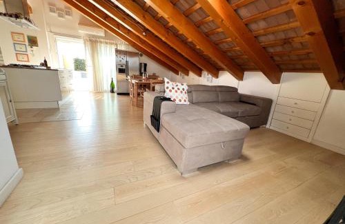 Dolo Apartamento | ERMAN HOUSE Mansarda sulla Riviera del Brenta Venezia