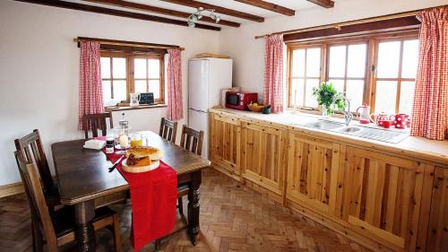 Cylch-Y-Garn Casa | Erw Rhys