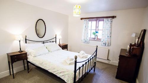 Cylch-Y-Garn Casa | Erw Rhys
