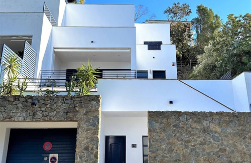 Almadraba-Canyelles Chalet De Esquí | 160-Preciosa casa moderna con vista mar y con piscina pequeña para relax