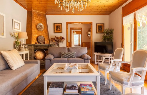 Capellades Casa | Casa de vacaciones Finca La Pedrera Barcelona con piscina, Wi-Fi, terraza y jardín