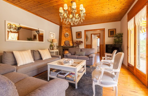 Capellades Casa | Casa de vacaciones Finca La Pedrera Barcelona con piscina, Wi-Fi, terraza y jardín