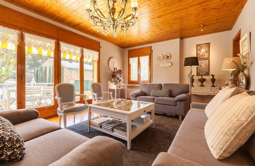 Capellades Casa | Casa de vacaciones Finca La Pedrera Barcelona con piscina, Wi-Fi, terraza y jardín
