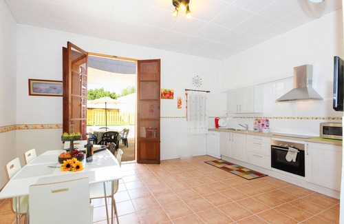 Petra Chalet De Esquí | Es Forn 229 acogedora casa de pueblo con piscina privada, terraza y WiFi