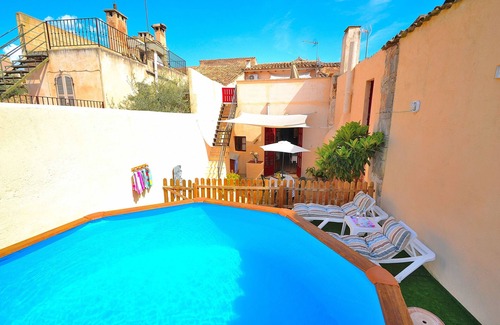Petra Chalet De Esquí | Es Forn 229 acogedora casa de pueblo con piscina privada, terraza y WiFi