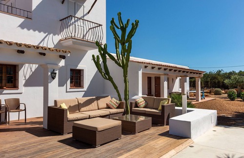 Es Canar Villa | COMETA Villa. Ibiza. impresionante casa de campo con mucho jardín