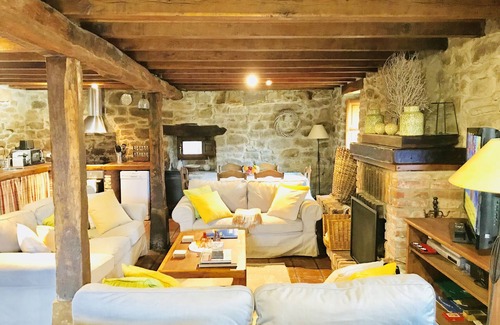 San Roque de Riomiera Casa | Casa con impresionante mirador de piedra suspendido en la montaña y vistas