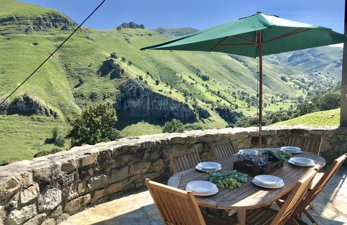 San Roque de Riomiera Casa | Casa con impresionante mirador de piedra suspendido en la montaña y vistas