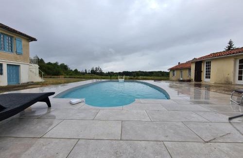 Belabre Casa | Escapade Nature : Maison et Lofts Privés avec Piscine, Étang de Pêche et Grandes Terrasses - FR-1-591-365