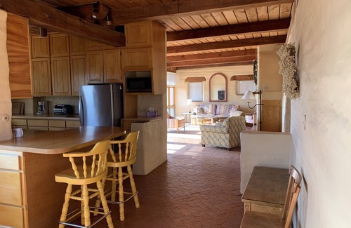 Tyrone Casa | Clásico Pasivo Solar Casa Adobe. Cocina recién remodelada.