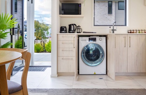 Upper Riccarton Casa | Escape at the park: 1 bed 1 bath w/carpark