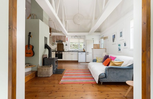 Porthcurno Casa | Escape - Scandi beach house in sought after Porthcurno, dog friendly, parking