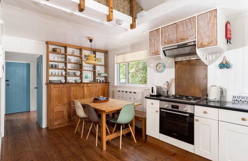 Porthcurno Casa | Escape - Scandi beach house in sought after Porthcurno, dog friendly, parking