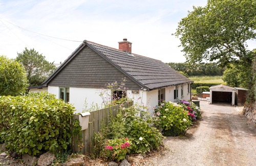Porthcurno Casa | Escape - Scandi beach house in sought after Porthcurno, dog friendly, parking