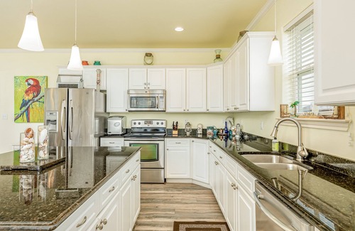 Crystal Beach Casa | Escape | Steps to Beach | Large Deck | Dog Haven