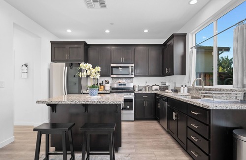North Natomas Casa | Escape to a Dreamy and Stylish Home in Natomas!