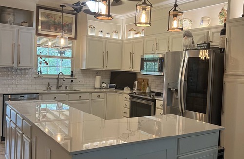 Bastrop Otro | Escape to a gated estate!
