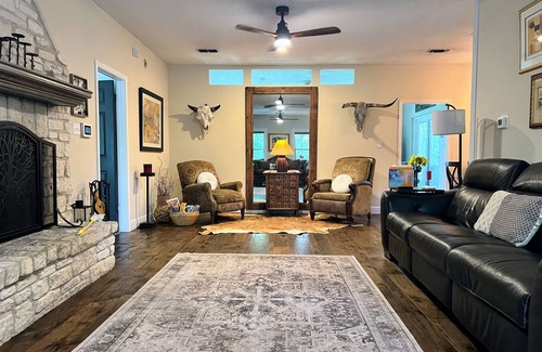 Bastrop Otro | Escape to a gated estate!
