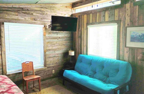 Canyon Lake Cabina | Escape to a peaceful retreat in the Texas Hill Country Just south of Canyon Lake