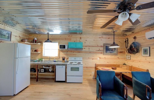 Canyon Lake Cabina | Escape to a peaceful retreat close to Canyon Lake Guadalupe River New Braunfels