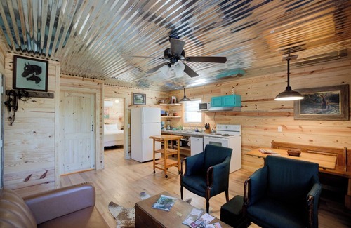 Canyon Lake Cabina | Escape to a peaceful retreat close to Canyon Lake Guadalupe River New Braunfels