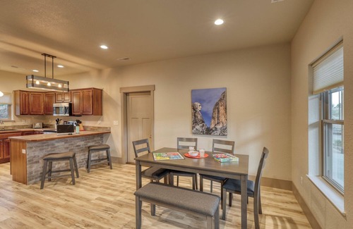 Rockerville Condominio | Presidential Retreat Near Mt. Rushmore- This two-bedroom condo is your perfect home base for adventure and relaxation. Just minutes from Mount Rushmore, Crazy Horse Memorial, Custer State Park, Sturgis, and the Badlands.