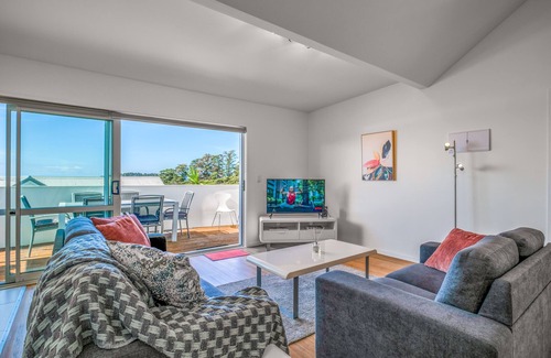 Ostend Apartamento | Escape to a serene hillside retreat in the heart of Palm Beach.