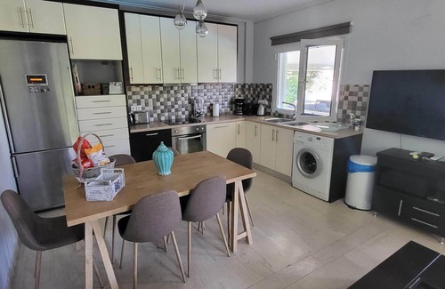 Anavyssos Villa | Escapar a una villa con piscina adecuada para parejas o familias