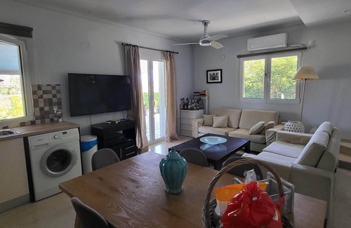 Anavyssos Villa | Escapar a una villa con piscina adecuada para parejas o familias