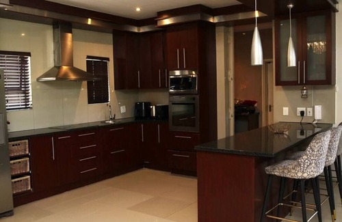 Bloubergstrand Casa | Escape to Cape Town Modern Luxury: 9 minutes from the Beach
