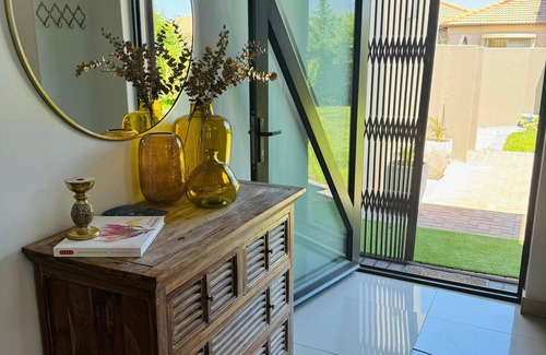 Bloubergstrand Casa | Escape to Cape Town Modern Luxury: 9 minutes from the Beach