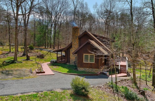 Haywood Cabina | Escape to cozy spacious log cabin in woods