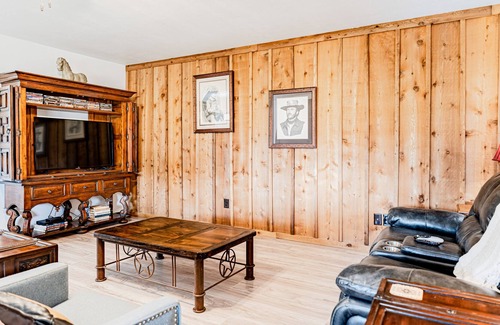 Llano Casa | Escape to Faulkner Ranch & Horse Hostel Countryside!