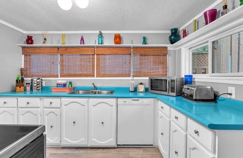 Grand Bend Cabaña | Escape to Grand Bend at Sunnyside Cottage