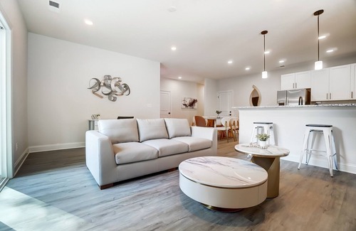 Oakdale Casa | Escape to Luxury I Charlotte Uptown Stunner