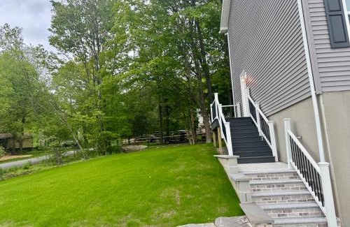 Gouldsboro Casa | Escape to Luxury in the Poconos Your Year-Round Family Retreat