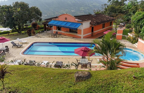 Copacabana Casa | Escape to Nature in Copacabana's Hidden Gem