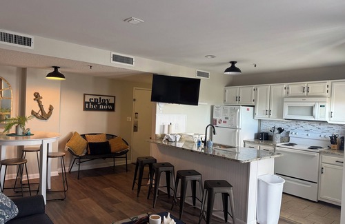 Myrtle Beach Condominio | Escape to OCEAN BREEZE/2 BR Condo with Stunning Ocean Front Views