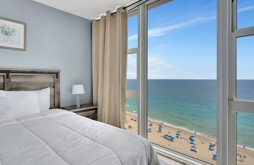 Galt Mile Complejo | Escape to Oceanfront Luxury with Pool, Spa & Yoga by the Sea