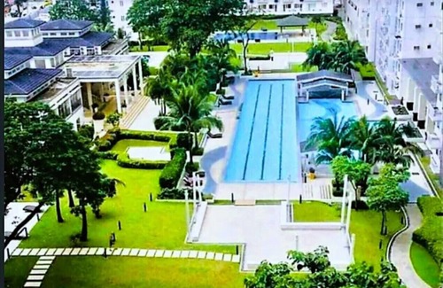 Bago Bantay Condominio | Panoramic View For Two - Shopping Dining & Entertainment Destination To Remember
