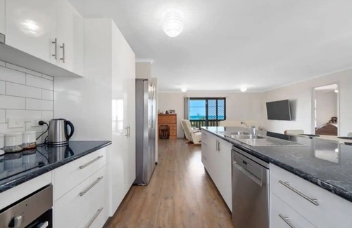 Paradise Beach Casa | Escape to Paradise - Beach views 5bedrooms, 2 Kitchens, 2 Living, 2 Bathrooms