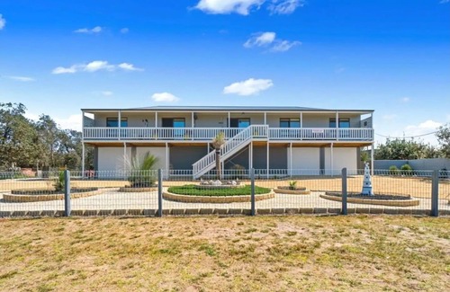 Paradise Beach Casa | Escape to Paradise - Beach views 5bedrooms, 2 Kitchens, 2 Living, 2 Bathrooms